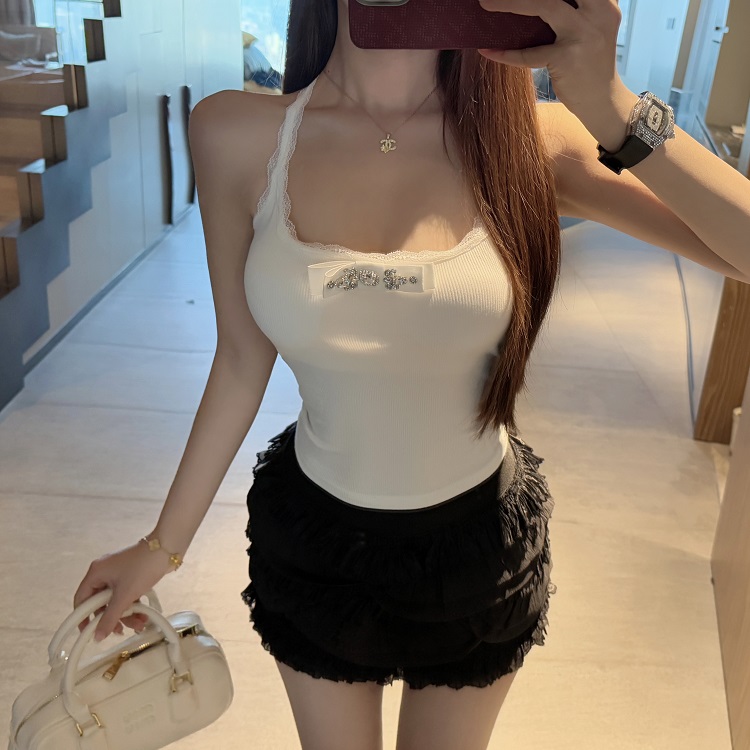 Halter Neck Slim Fit Vest Top with Built-In Chest Pad - Stylish Heavy-Duty Design for a Chic Look Halter Neck Slim Fit Vest Top with Built-In Chest Pad - Stylish Heavy-Duty Design for a Chic Look