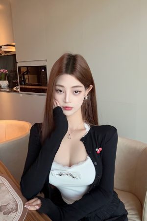 Halter Neck Slim Fit Vest Top with Built-In Chest Pad - Stylish Heavy-Duty Design for a Chic Look