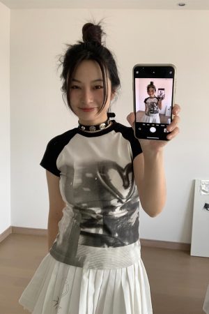 Hand-Painted Black and White Graffiti Raglan Short Sleeve T-Shirt - Casual Streetwear Style