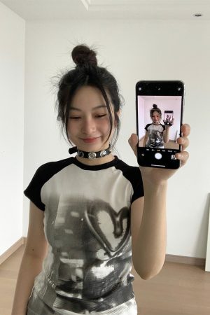 Hand-Painted Black and White Graffiti Raglan Short Sleeve T-Shirt - Casual Streetwear Style