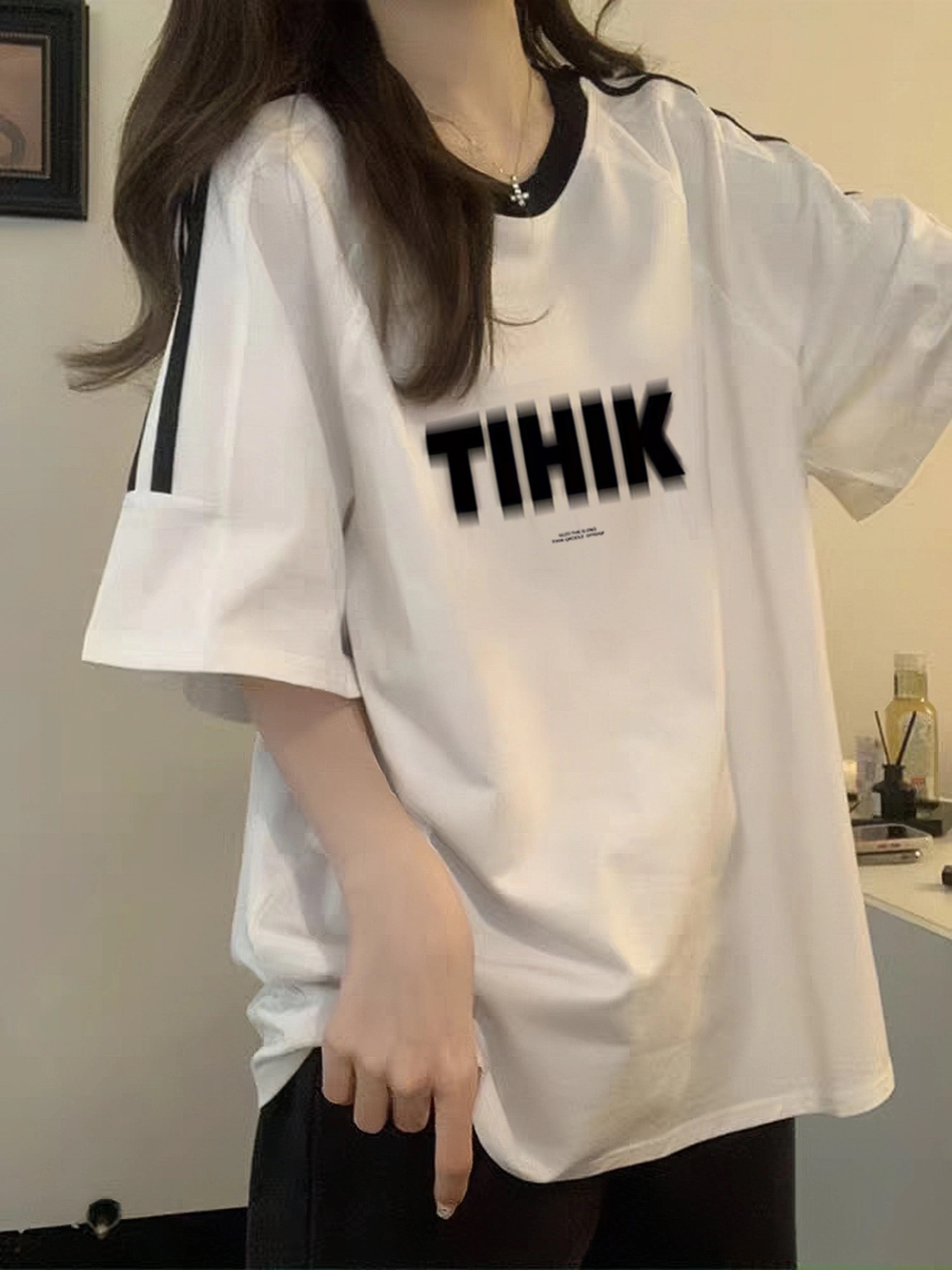 Heavyweight Pure Cotton White Short-Sleeve T-Shirt for Girls with Three Stripes and Spliced Design - Summer Raglan Top for Juniors Heavyweight Pure Cotton White Short-Sleeve T-Shirt for Girls with Three Stripes and Spliced Design - Summer Raglan Top for Juniors