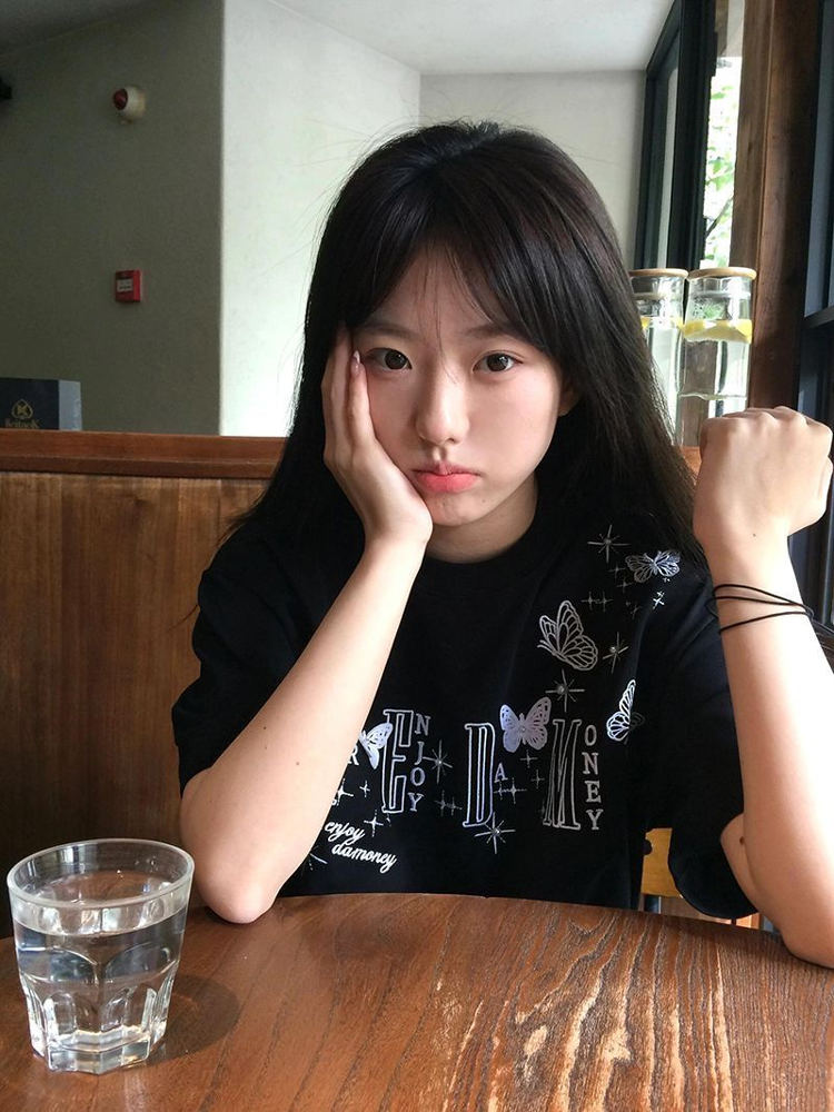 High-End 3D Butterfly Embroidered Letter Short Sleeve T-Shirt for Women - American Style, Summer 2025 Heavyweight Couple's Top High-End 3D Butterfly Embroidered Letter Short Sleeve T-Shirt for Women - American Style, Summer 2025 Heavyweight Couple's Top