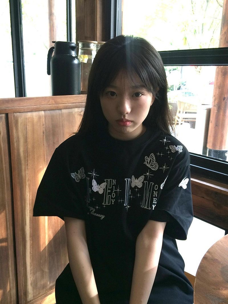 High-End 3D Butterfly Embroidered Letter Short Sleeve T-Shirt for Women - American Style, Summer 2025 Heavyweight Couple's Top High-End 3D Butterfly Embroidered Letter Short Sleeve T-Shirt for Women - American Style, Summer 2025 Heavyweight Couple's Top