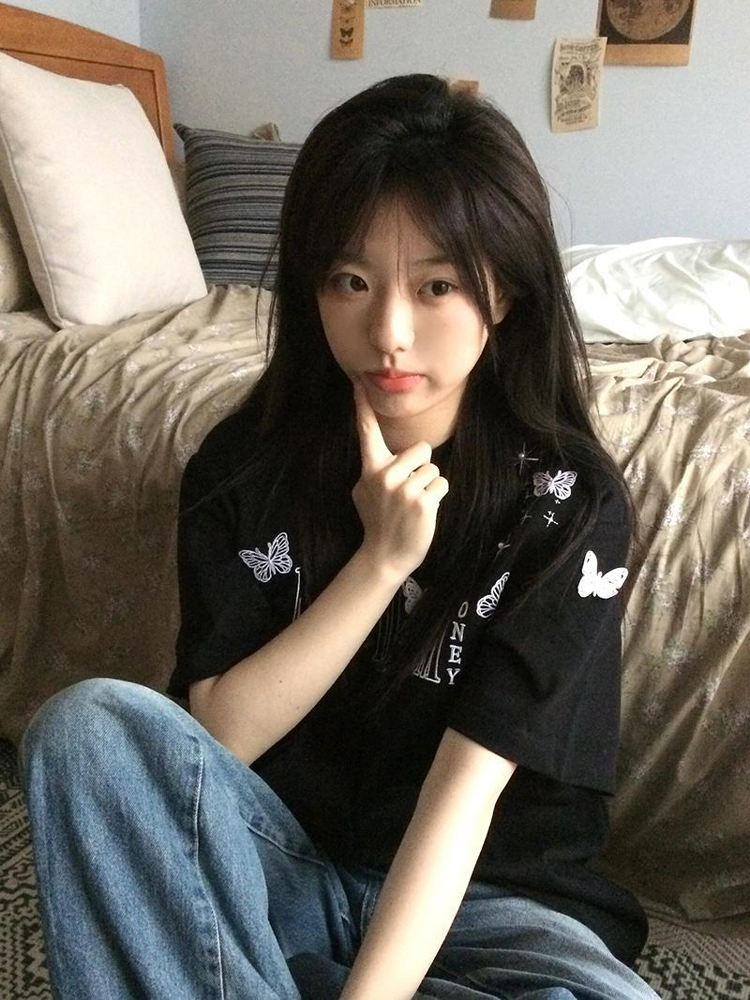 High-End 3D Butterfly Embroidered Letter Short Sleeve T-Shirt for Women - American Style, Summer 2025 Heavyweight Couple's Top High-End 3D Butterfly Embroidered Letter Short Sleeve T-Shirt for Women - American Style, Summer 2025 Heavyweight Couple's Top