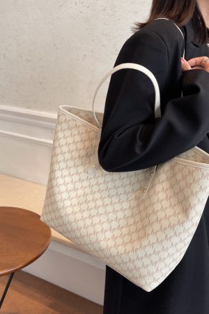 High-End Classic Tote Bag for Women - Light Luxury Commuting Handbag, Large Capacity Versatile Shoulder Bag