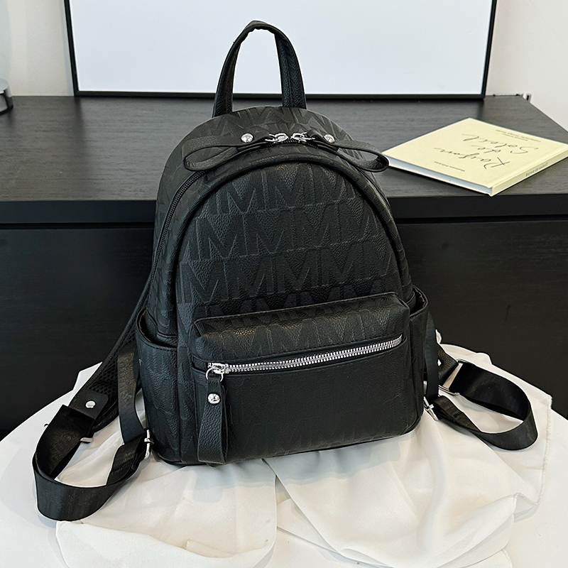 High-End Crocodile Pattern M-Shaped Backpack for Women - Trendy 2025 Fashion School Bag High-End Crocodile Pattern M-Shaped Backpack for Women - Trendy 2025 Fashion School Bag