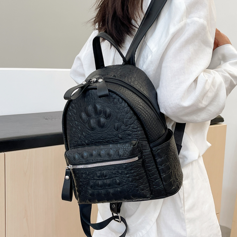 High-End Crocodile Pattern M-Shaped Backpack for Women - Trendy 2025 Fashion School Bag High-End Crocodile Pattern M-Shaped Backpack for Women - Trendy 2025 Fashion School Bag