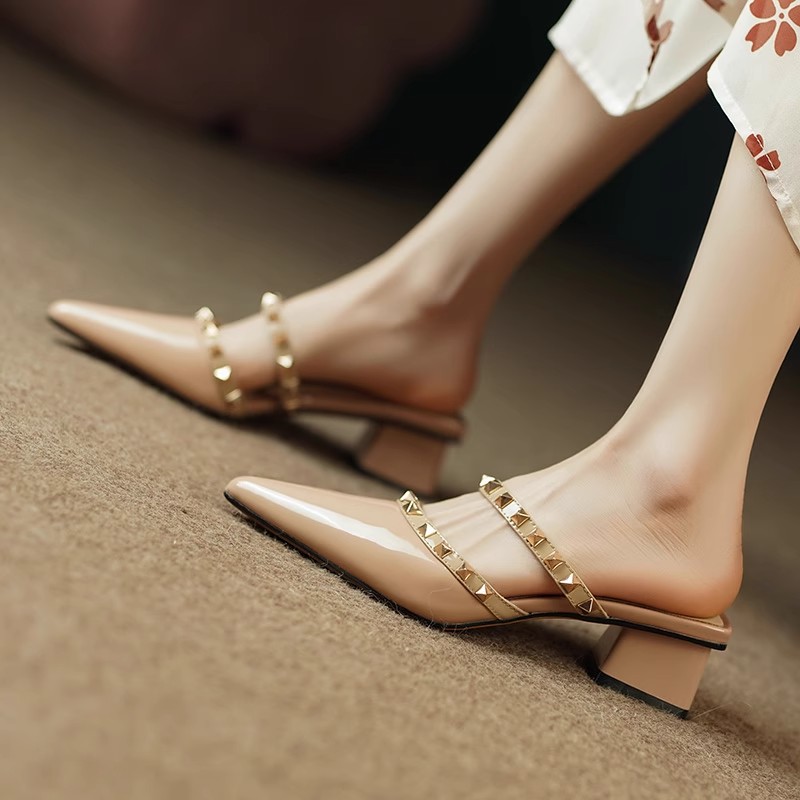 High-End Fashion Genuine Leather Studded Open-Toe Slippers for Women - Soft Mid-Heel, Italian Style, Trendy Footwear High-End Fashion Genuine Leather Studded Open-Toe Slippers for Women - Soft Mid-Heel, Italian Style, Trendy Footwear