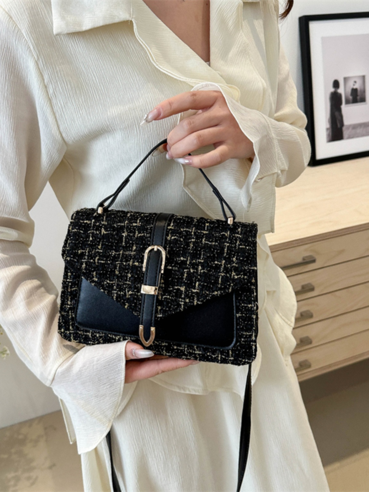 High-End French Arrow Handbag for Women - 2025 Summer Versatile Shoulder & Crossbody Small Bag High-End French Arrow Handbag for Women - 2025 Summer Versatile Shoulder & Crossbody Small Bag