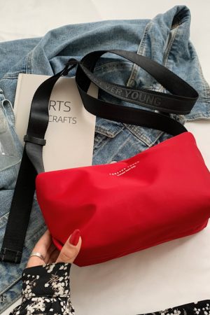 High-End Lightweight Nylon Crossbody Bag for Women - Portable Commuting Travel Style with Wide Strap