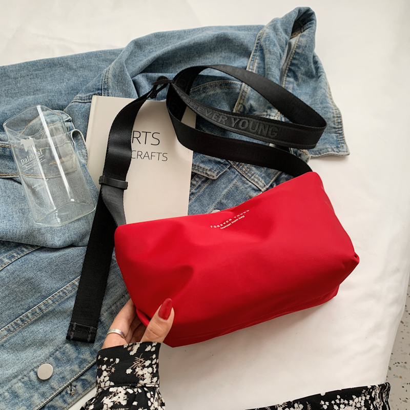 High-End Lightweight Nylon Crossbody Bag for Women - Portable Commuting Travel Style with Wide Strap High-End Lightweight Nylon Crossbody Bag for Women - Portable Commuting Travel Style with Wide Strap