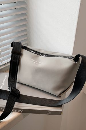 High-End Lightweight Nylon Crossbody Bag for Women - Portable Commuting Travel Style with Wide Strap