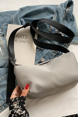 High-End Lightweight Nylon Crossbody Bag for Women - Portable Commuting Travel Style with Wide Strap