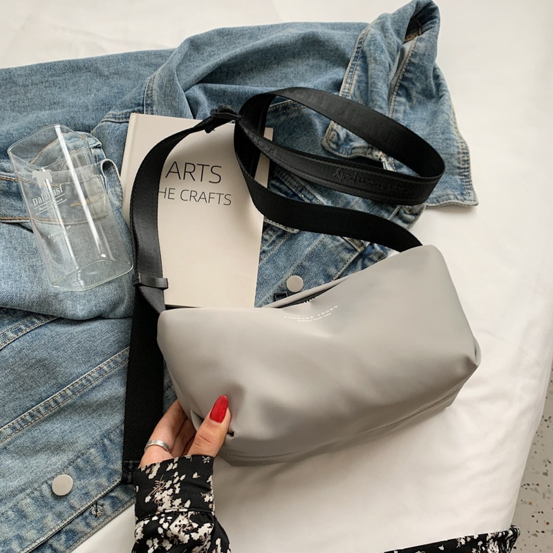 High-End Lightweight Nylon Crossbody Bag for Women - Portable Commuting Travel Style with Wide Strap High-End Lightweight Nylon Crossbody Bag for Women - Portable Commuting Travel Style with Wide Strap