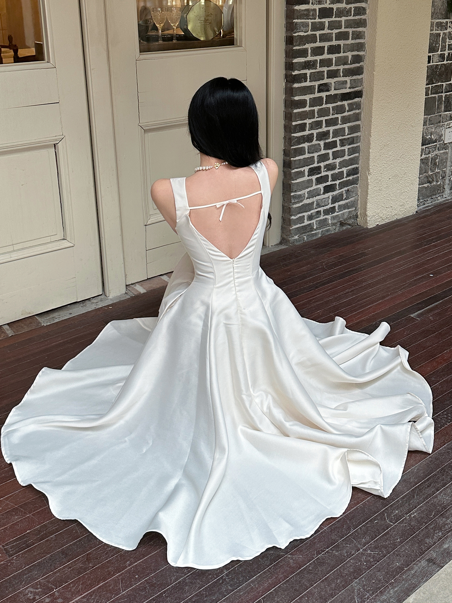 High-End Minimalist Backless Spaghetti Strap Evening Dress with Fishbone Detail | Spring & Autumn Fashion High-End Minimalist Backless Spaghetti Strap Evening Dress with Fishbone Detail | Spring & Autumn Fashion