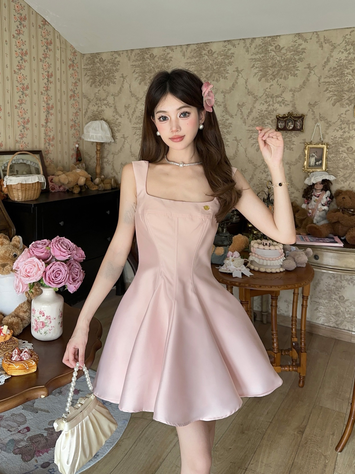 High-End Minimalist Backless Spaghetti Strap Evening Dress with Fishbone Detail | Spring & Autumn Fashion High-End Minimalist Backless Spaghetti Strap Evening Dress with Fishbone Detail | Spring & Autumn Fashion