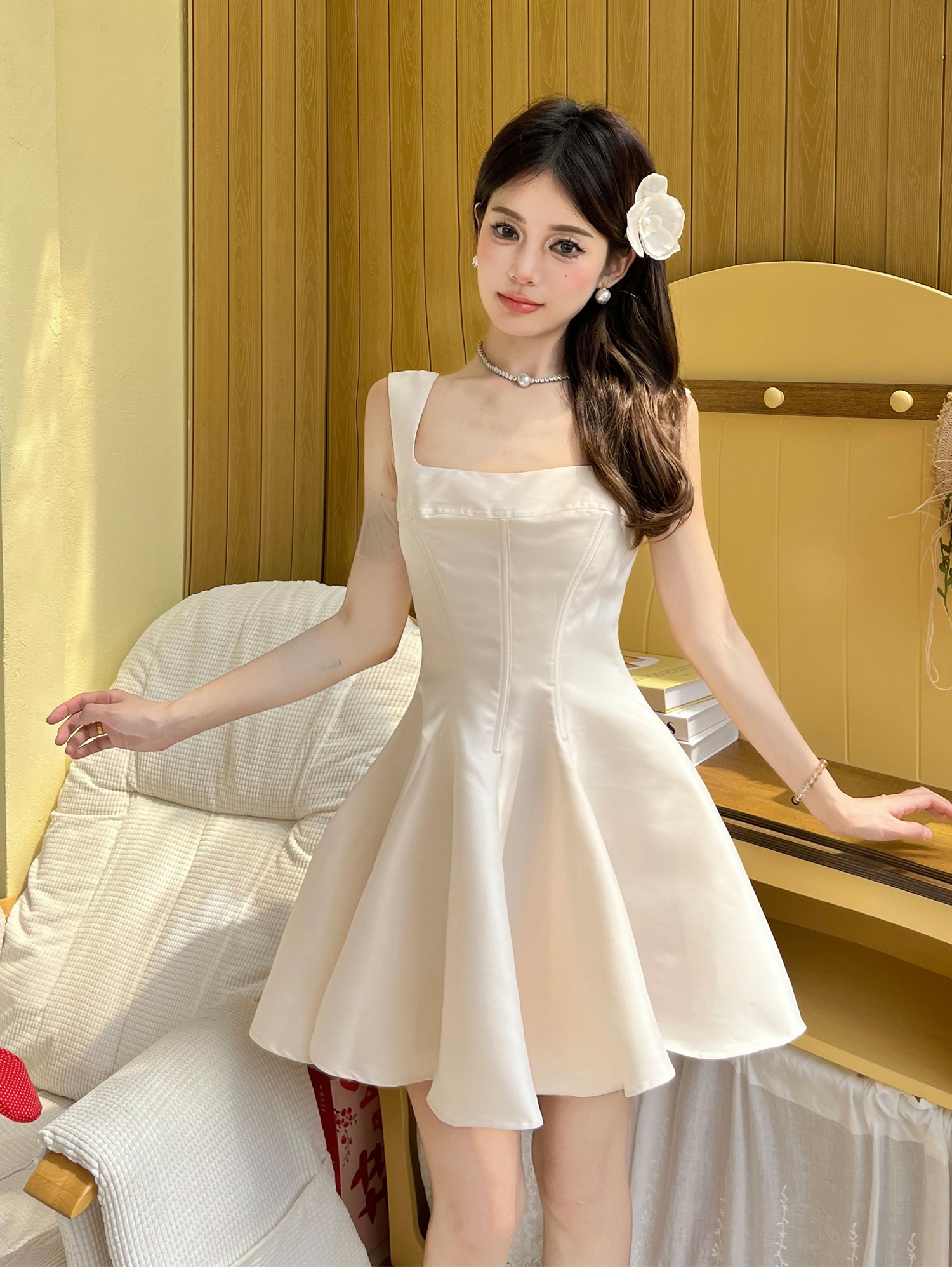 High-End Minimalist Backless Spaghetti Strap Evening Dress with Fishbone Detail | Spring & Autumn Fashion High-End Minimalist Backless Spaghetti Strap Evening Dress with Fishbone Detail | Spring & Autumn Fashion