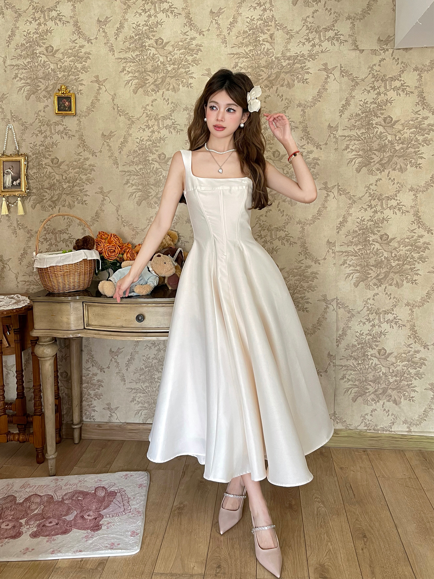 High-End Minimalist Backless Spaghetti Strap Evening Dress with Fishbone Detail | Spring & Autumn Fashion High-End Minimalist Backless Spaghetti Strap Evening Dress with Fishbone Detail | Spring & Autumn Fashion