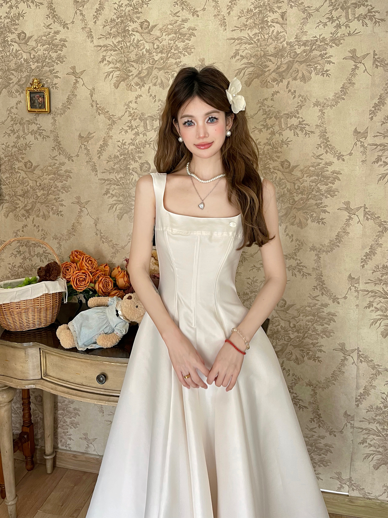 High-End Minimalist Backless Spaghetti Strap Evening Dress with Fishbone Detail | Spring & Autumn Fashion High-End Minimalist Backless Spaghetti Strap Evening Dress with Fishbone Detail | Spring & Autumn Fashion