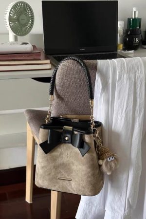 High-End Retro Artistic Bucket Bag for Women - Casual Versatile Shoulder Crossbody Bag for Autumn Winter 2024