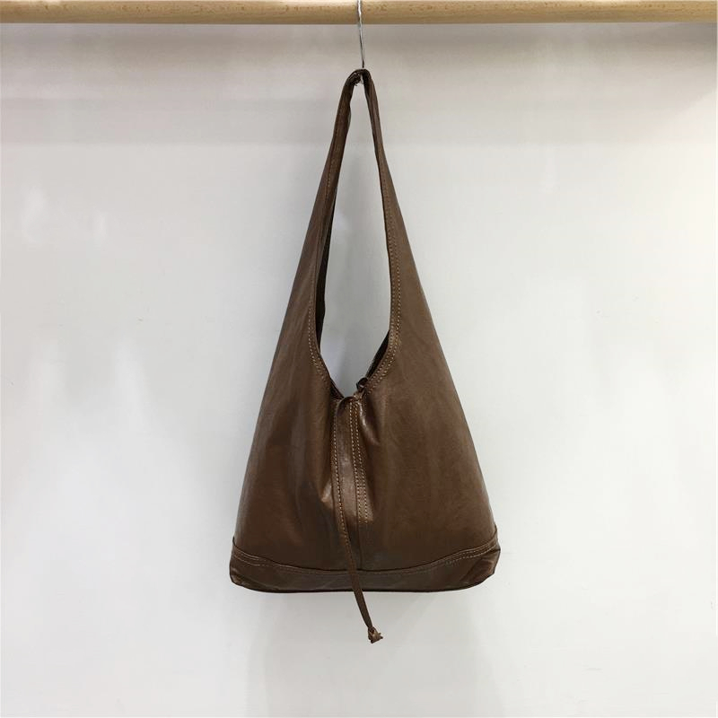 High-End Retro Soft Leather Triangular Tote Bag - Versatile Commuter Shoulder Bag for Work, Korean Style Fashion Accessory High-End Retro Soft Leather Triangular Tote Bag - Versatile Commuter Shoulder Bag for Work, Korean Style Fashion Accessory