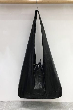 High-End Retro Soft Leather Triangular Tote Bag - Versatile Commuter Shoulder Bag for Work, Korean Style Fashion Accessory