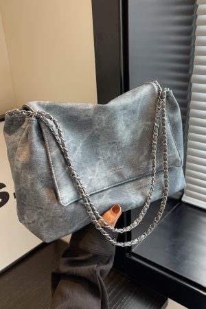 High-End Textured Chain Tote Bag for Women - Versatile Large-Capacity Shoulder Bag for Classes & Fashionable Commuting, 2025