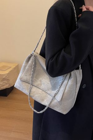 High-End Textured Chain Tote Bag for Women - Versatile Large-Capacity Shoulder Bag for Classes & Fashionable Commuting, 2025