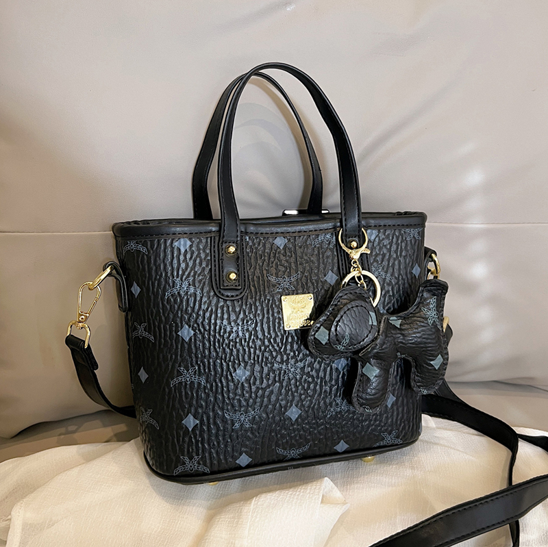 High-End Versatile Tote Bucket Bag - Trendy 2025 Shoulder Crossbody Design for Class and Commuting High-End Versatile Tote Bucket Bag - Trendy 2025 Shoulder Crossbody Design for Class and Commuting