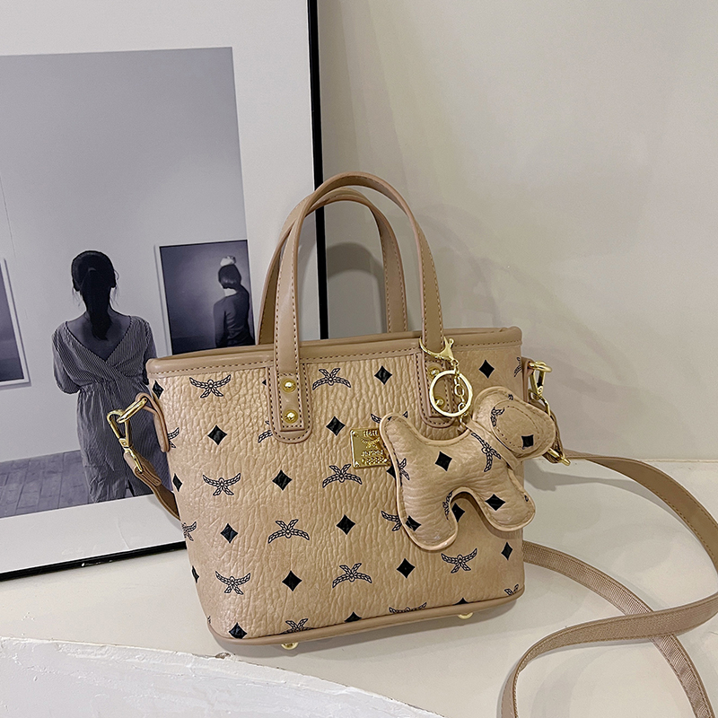 High-End Versatile Tote Bucket Bag - Trendy 2025 Shoulder Crossbody Design for Class and Commuting High-End Versatile Tote Bucket Bag - Trendy 2025 Shoulder Crossbody Design for Class and Commuting