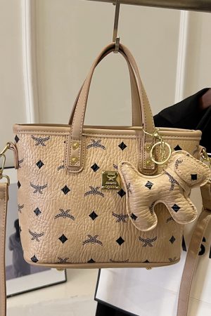 High-End Versatile Tote Bucket Bag - Trendy 2025 Shoulder Crossbody Design for Class and Commuting