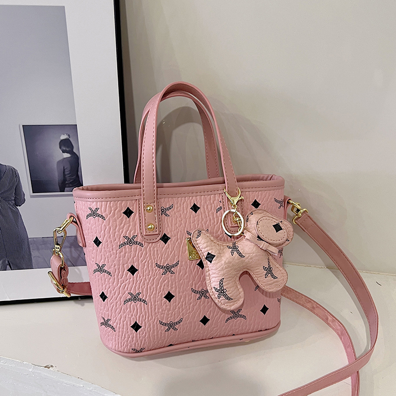 High-End Versatile Tote Bucket Bag - Trendy 2025 Shoulder Crossbody Design for Class and Commuting High-End Versatile Tote Bucket Bag - Trendy 2025 Shoulder Crossbody Design for Class and Commuting