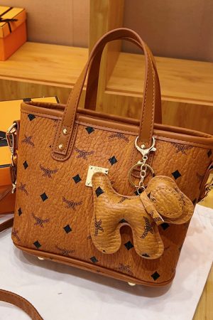 High-End Versatile Tote Bucket Bag - Trendy 2025 Shoulder Crossbody Design for Class and Commuting