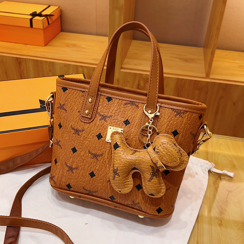 High-End Versatile Tote Bucket Bag - Trendy 2025 Shoulder Crossbody Design for Class and Commuting High-End Versatile Tote Bucket Bag - Trendy 2025 Shoulder Crossbody Design for Class and Commuting