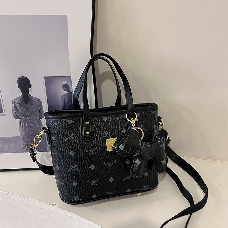 High-End Versatile Tote Bucket Bag - Trendy 2025 Shoulder Crossbody Design for Class and Commuting High-End Versatile Tote Bucket Bag - Trendy 2025 Shoulder Crossbody Design for Class and Commuting