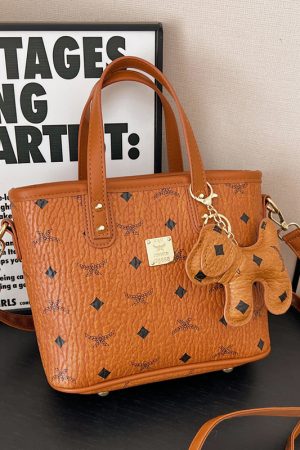 High-End Versatile Tote Bucket Bag - Trendy 2025 Shoulder Crossbody Design for Class and Commuting