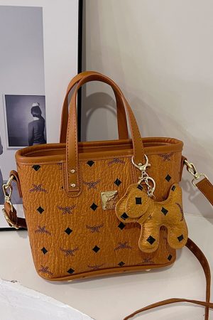 High-End Versatile Tote Bucket Bag - Trendy 2025 Shoulder Crossbody Design for Class and Commuting