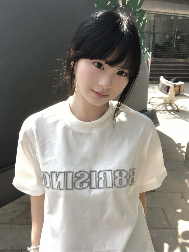 High-End White Embroidered Letter Short Sleeve T-Shirt for Women, Summer 2025 American Style Heavyweight Cotton Top High-End White Embroidered Letter Short Sleeve T-Shirt for Women, Summer 2025 American Style Heavyweight Cotton Top