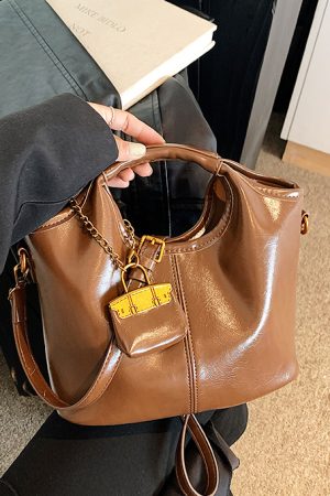 High-End Women's Fashion Handbag - Stylish Versatile Tote Shoulder Crossbody Bag for Autumn/Winter 2025