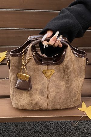 High-End Women's Fashion Handbag - Stylish Versatile Tote Shoulder Crossbody Bag for Autumn/Winter 2025