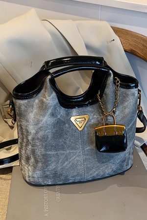 High-End Women's Fashion Handbag - Stylish Versatile Tote Shoulder Crossbody Bag for Autumn/Winter 2025
