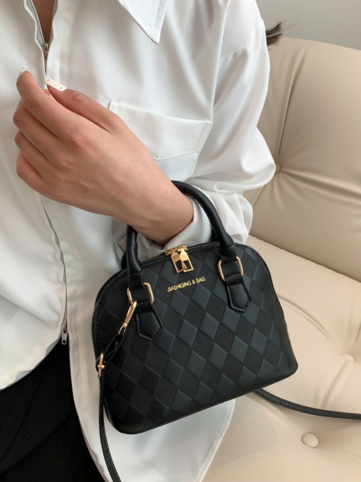 High-End Women's Textured Crossbody Bag - Versatile Retro Commuting Handbag in Niche Shell Design, Trendy 2025 Style High-End Women's Textured Crossbody Bag - Versatile Retro Commuting Handbag in Niche Shell Design, Trendy 2025 Style