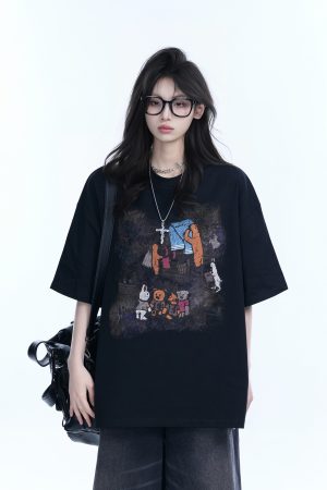 High Street Graffiti Short-Sleeve T-Shirt for Women - Casual Loose-Fit Summer Tee with Sit and Eat Graphic, Trendy Urban Style