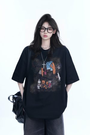 High Street Graffiti Short-Sleeve T-Shirt for Women - Casual Loose-Fit Summer Tee with Sit and Eat Graphic, Trendy Urban Style