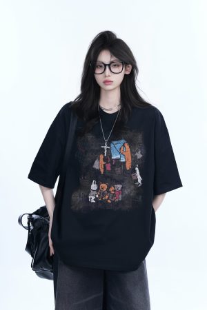 High Street Graffiti Short-Sleeve T-Shirt for Women - Casual Loose-Fit Summer Tee with Sit and Eat Graphic, Trendy Urban Style