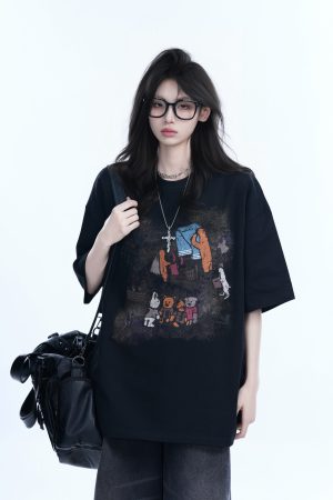 High Street Graffiti Short-Sleeve T-Shirt for Women - Casual Loose-Fit Summer Tee with Sit and Eat Graphic, Trendy Urban Style