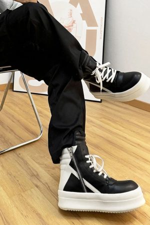 High-Top Black and White Skate Shoes for Men and Women, Trendy Platform Martin Boots, Inverted Triangle Design, Street Style