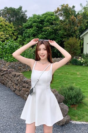 High Waist A-Line Short Skirt for Tall Women - Elegant Spring Summer Dress with Square Neck and Spaghetti Straps, Slimming Fit