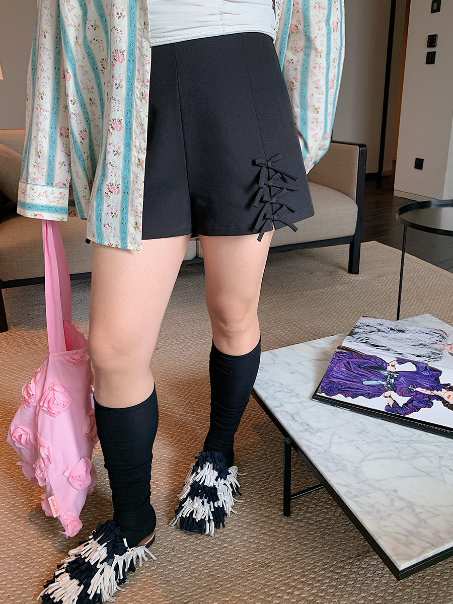 High Waist Casual Loose Black Shorts with Gold Butterfly Knot Cutout for Women - Spring/Summer 2025 Fashion Trend High Waist Casual Loose Black Shorts with Gold Butterfly Knot Cutout for Women - Spring/Summer 2025 Fashion Trend