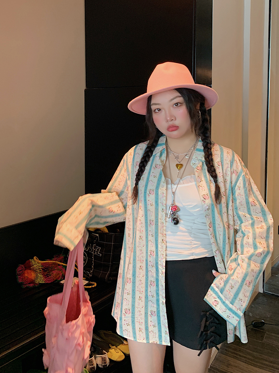 High Waist Casual Loose Black Shorts with Gold Butterfly Knot Cutout for Women - Spring/Summer 2025 Fashion Trend High Waist Casual Loose Black Shorts with Gold Butterfly Knot Cutout for Women - Spring/Summer 2025 Fashion Trend